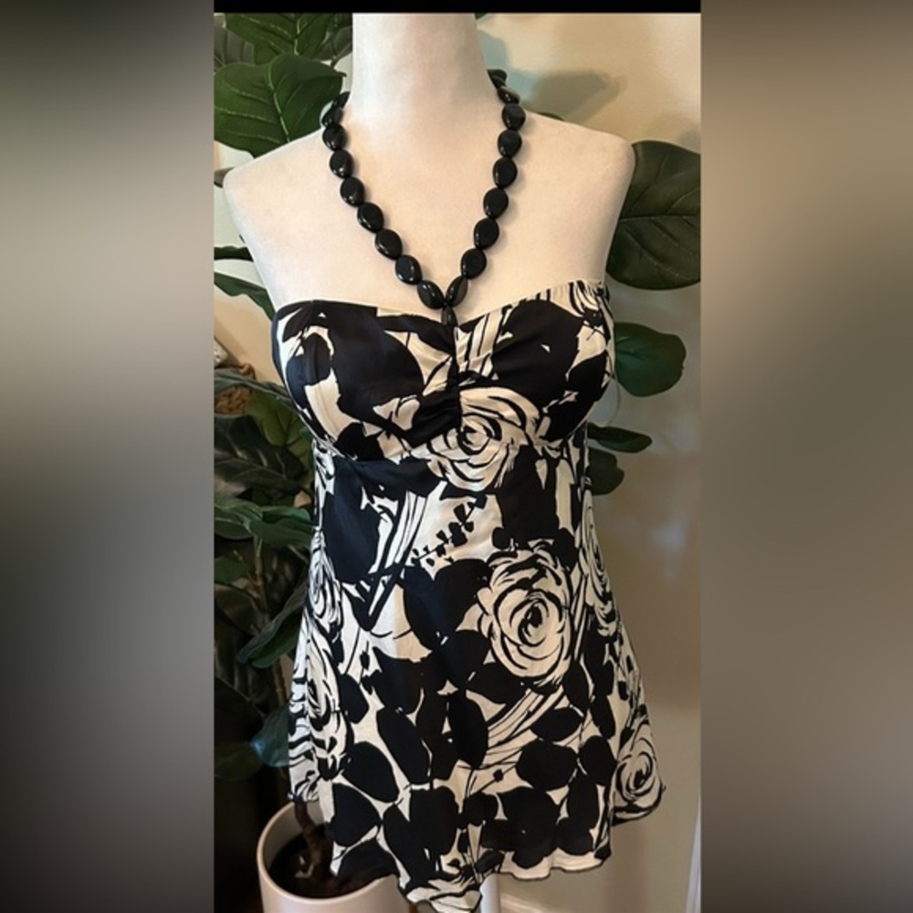 WHITE HOUSE BLACK MARKET floral 100% silk top with removable necklace size Small